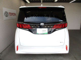 バックカメラが付いているので後方確認が非常にしやすいです。今や運転初心者も熟練者も必須装備!