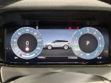 未来のコックピットのような運転席!ハンドルの奥の高画質画面は、スマホのように着せ替えできます。スピードメーターだけではなくナビの地図を画面いっぱいに映せるため、目線を外さず安全に運転できます。