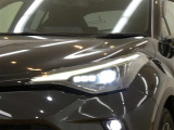 LEDヘッドライトです。デザイン性がよくとても明るいので、夜間の走行や悪天候でも安心です。しかも長寿命!