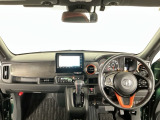 【前方視界】開放的な前方視界!運転がしやすく疲れにくいです♪窓が大きく、見通しがとっても良いおクルマですよ♪