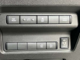 両側オートスライドドアです♪運転席のボタンやキーのボタンでも開閉できます!手荷物がいっぱいの時でも簡単にドアの開け閉めができるのでとっても便利です♪