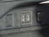 【ステアリングスイッチ】ハンドルを握ったままで各種装備の設定・オーディオの操作が可能。この快適さ、やめられません!