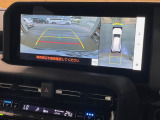 【パノラミックビューモニター】専用のカメラにより、上から見下ろしたような視点で360度クルマの周囲を確認することができます☆死角部分も確認しやすく、狭い場所での切り返しや駐車もスムーズに行えます。