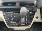 「オートエアコン」付き一年中快適な室内を提供!車内温度を設定すると、風量を自動で調節してくれます。さらに前席シートヒーターつき(^^)/
