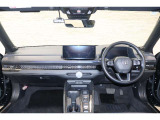 操作性に優れた運転席となります!小物入れや各ボタンの配置にこだわり、使いやすいです!座り心地もよく視認性も良好なのでロングドライブもお任せ下さい!