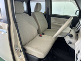 車を運転する際には運転席の存在は欠かせません。しっかりとチェックしたいポイントですね。