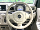 インテリアに合わせたデザインのステアリングは、運転される方のことも考え、運転しやすい形状、大きさです。是非一度、実際に触ってお確かめください。
