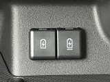 充電用USB端子付き。スマートフォンなどの充電に便利です。