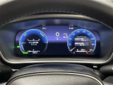 マルチインフォメーションディスプレイ内の表示切替や運転支援機能、オーディオの操作をステアリングから手を放さず行うことができ、運転に集中できます。