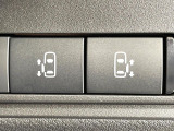 【両側パワースライドドア】スマートキーや運転席のスイッチで後席両側スライドドアの開閉が可能♪電動だから力を入れてドアを開ける必要が無く、小さなお子様でも簡単に開け閉めでき快適です♪