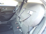◆チップアップ&ダイブダウン機構付【ULTR SEAT】は後席座面を左右分割で跳ね上げることができます。トランクで積載できない背の高い荷物をラクラク収納できます。ホンダ車ならではの人気装備です。