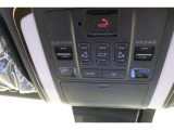スライドドアの開閉は、ドアハンドルはもちろん運転席からのスイッチ操作でも可能です。お子様の送迎時の乗り降りも一段と楽になります。