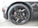 フロント 245/40R20 純正20アルミホイールにグロスブラックペイントを施しております。