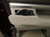 カップホルダーは運転席や助手席からちょうど手の届く位置です!!