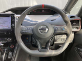 手元でナビの音量調整等が出来るのでナビの操作によるわき見運転を防止することが出来ます。