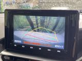 【バックカメラ】駐車時に後方がリアルタイム映像で確認できます。大型商業施設や立体駐車場での駐車時や、夜間のバック時に大活躍!運転スキルに関わらず、今や必須となった装備のひとつです!