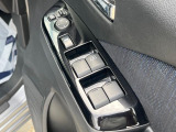 【電動格納ミラー】サイドミラーは電動格納式となっており、狭い駐車場でもキズがつくリスクを抑えられます。