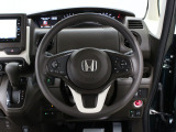 【運転席まわり】Honda独自の設計思想に基づき、自然に手を伸ばした先に操作したいものがあるようレイアウトを追求 !
