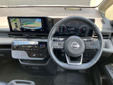 視点が高く、周りが見えやすいシート位置となっております。運転する時の眺めもいいですよ♪アームレストもあるので、長時間ドライブが楽しくなりますね!