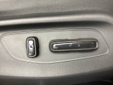 【電動シート】シート位置や角度を電動できめ細かに調整可能です。