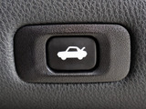 ボタン一つでトランクオープンが可能!車内から操作できる為、非常に便利な装備の一つとなります!