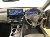運転席周りのレイアウトをご覧ください。ナビゲーションが綺麗に装着されすっきり収まってますね!