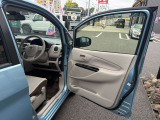 運転席側ドアトリムもご覧の状態です!!