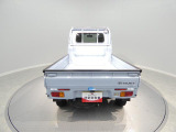 【使い倒せるタフな荷台】使用に伴う小傷などはありますが、それが働く車の勲章です。これからの生活で一緒に思い出を作れる相棒として大活躍します。