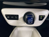 エレクトロシフトマチック、スム-ズな操作で運転を楽しめるよう、シフトポジションを電動で制御します。