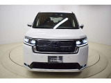 明るく省電力のLEDヘッドライトは、夜間の運転でも視界良好で安全な走行をサポートします。