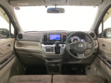 【前方視界】開放的な前方視界!運転がしやすく疲れにくいです♪窓が大きく、見通しがとっても良いおクルマですよ♪