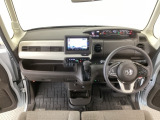 【前方視界】開放的な前方視界!運転がしやすく疲れにくいです♪窓が大きく、見通しがとっても良いおクルマですよ♪