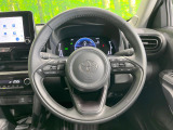 インテリアに合わせたデザインのステアリングは、運転される方のことも考え、運転しやすい形状、大きさです。是非一度、実際に触ってお確かめください。