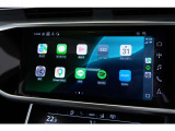 アップルカープレイ搭載されており、使い慣れたiPhoneのナビや音楽アプリをそのまま車のディスプレイで操作していただけます。