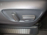 パワーシート搭載。微妙な調整が手軽にでき、ピッタリのポジションで運転することが可能です。