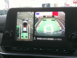アラウンドビューモニターは、頭上より見えるような画像で車庫入れなど苦手な方にも簡単らくらく