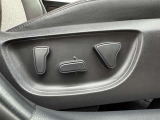 パワーシート搭載。微妙な調整が手軽にでき、最適なポジションで運転することが可能です。