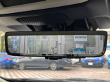 【スマートリヤビューミラー】後席の大きな荷物や同乗者で後方が確認しづらい時でも安心!カメラが撮影した車両後方の映像をルームミラー内に表示。クリアな視界で状況の確認が可能です!