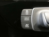 EVモードスイッチが付いています。早朝・深夜の住宅街や屋内駐車場などで、騒音や排気ガスを気にすることなく走行できます♪