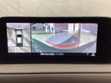 狭い場所での駐車やすれ違いなどでより的確な運転操作に役立つ360&deg;ビューモニターが装備されています。