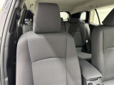 高いホールド性で運転姿勢が安定します。長距離ドライブでも疲れにくいのが魅力です。