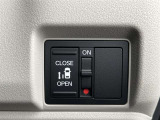 片側電動スライドドアのスイッチ付です。車内からもスイッチひとつで楽にドアの開閉が可能です。電動なので開閉時に力を使う必要がなく、半ドアになることもありません!