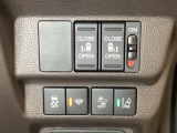 両側電動スライドドアは運転席から操作ができるよう、操作スイッチが付いています。Hondaセンシング用のVSA(ABS+TCS+横滑り抑制)解除と路外逸脱抑制機能などのスイッチがあります。