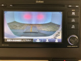 【バックカメラ】運転が苦手な方も車庫入れラクラクです!ギアをリバースに入れれば自動的に切り換わりますので、面倒な操作は不要です♪狭い駐車場もお車を傷つけず安心ですね!
