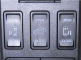 両側電動スライドドアを装備しております。