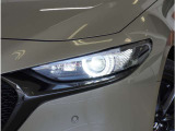 【LEDヘッドライト】省電力で長寿命の明るく運転しやすいLEDヘッドランプです。明るく照らすので暗い夜道からお客様を守ってくれます。お近くの広島マツダまでお越しください。
