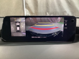 360度モニターは、4つのカメラによる前後左右・俯瞰映像でドライバーからは見えない領域の危険認知をサポート!全周囲の死角を減らし、狭い駐車場や幅寄せ、T字路の進入などの運転の安心感を高めますッ!