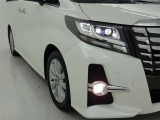 フォグランプ装着車です。暗い夜道の車両前方を明るく照らします