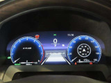 とっても見やすいメーターです。夜間時はラグジュアリーな気分にさせてくれる照明が魅力ですので、夜のドライブも楽しみになりますよ♪