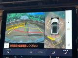 【パノラミックビューモニター】専用のカメラにより、上から見下ろしたような視点で360度クルマの周囲を確認することができます☆死角部分も確認しやすく、狭い場所での切り返しや駐車もスムーズに行えます。